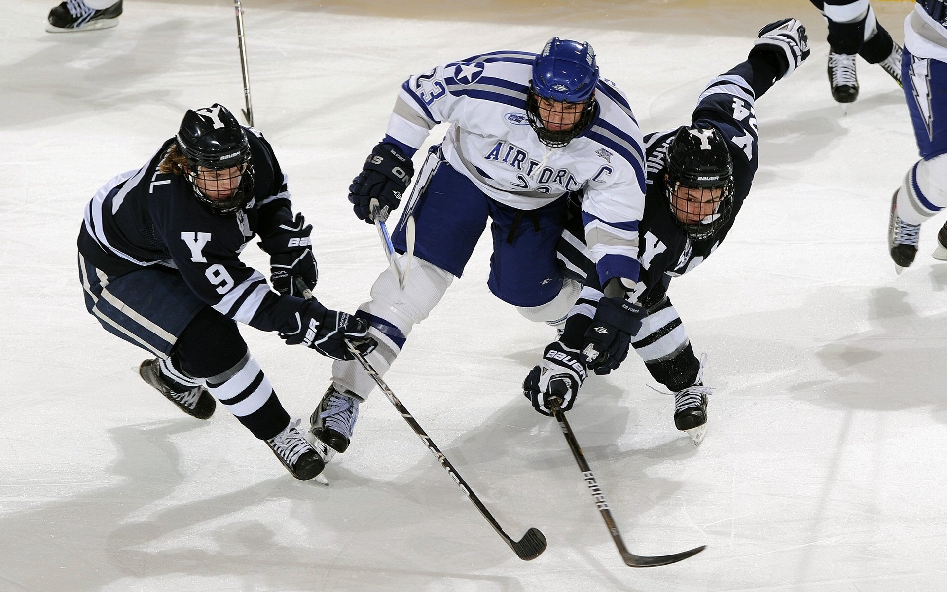 哈登的舞台定律,当聚光灯最亮时,他总能交出最狠的答案